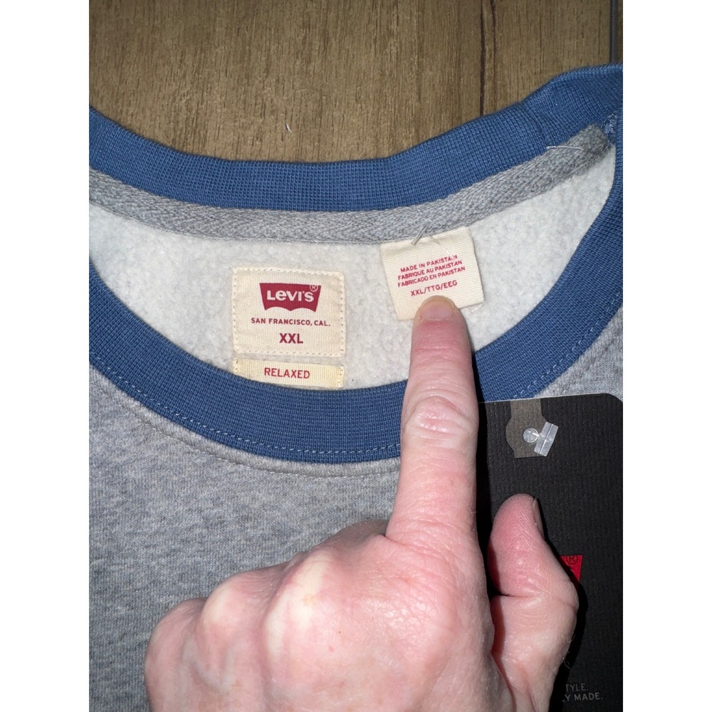 Levi's‎ Relaxed Fit Crewneck Sweatshirt Gray Blue Logo XXL Men's new - Picture 2 of 6